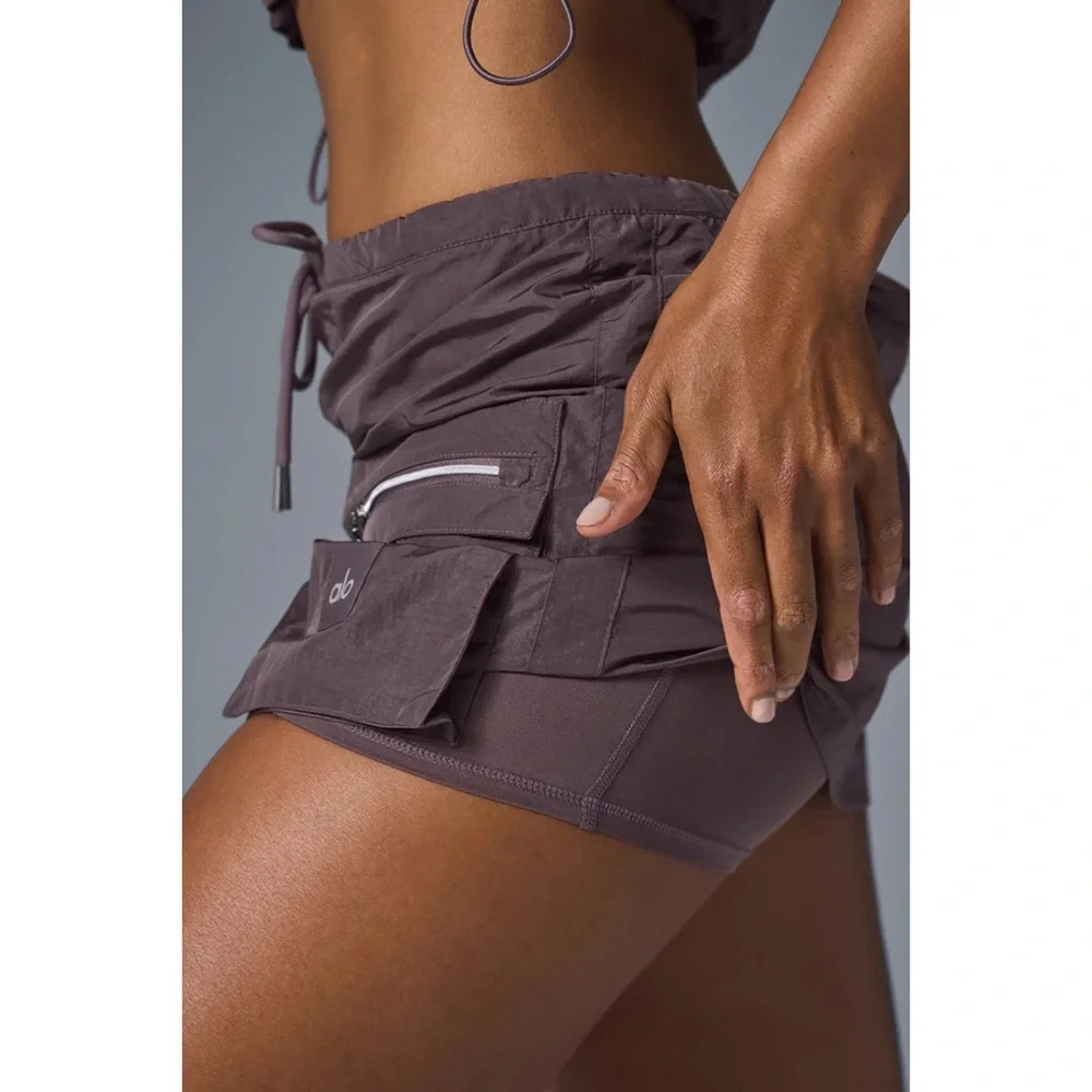 Alo Yoga Crinkle Surplus Mini Skirt Raisinette XS